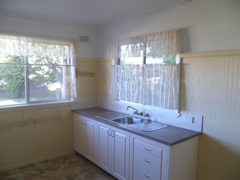 42 Lang Street, Inverell NSW 2360