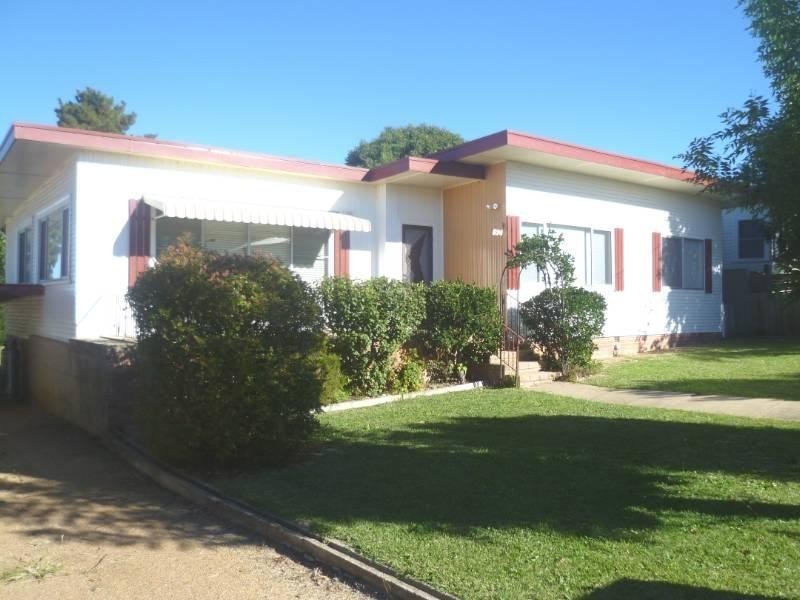 42 Lang Street, Inverell NSW 2360