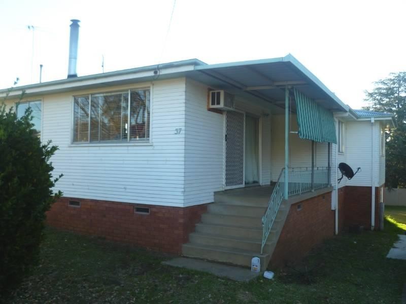 37 Shirley Street, Inverell NSW 2360