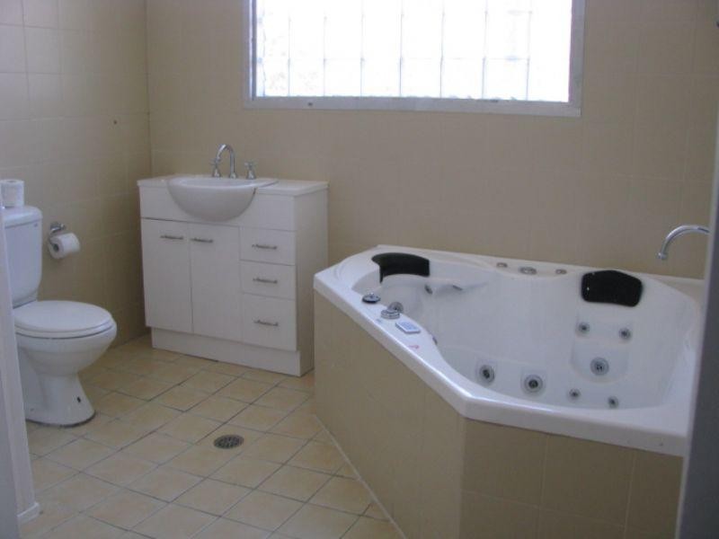 86 Moore Street, Inverell NSW 2360