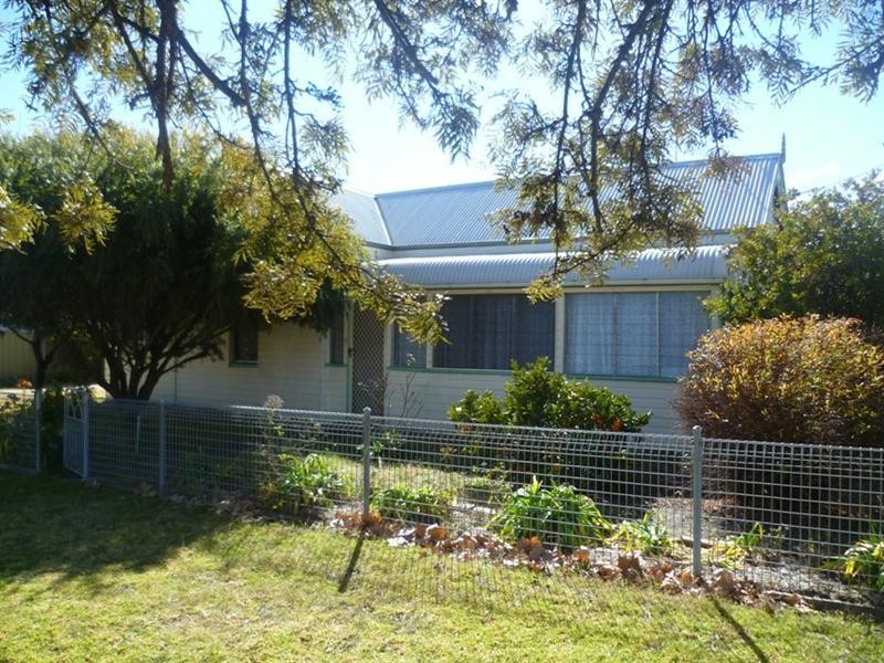 90 Lawrence Street, Inverell NSW 2360