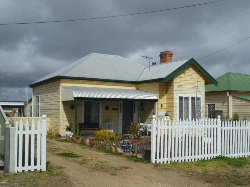 8 Medora Street, Inverell NSW 2360