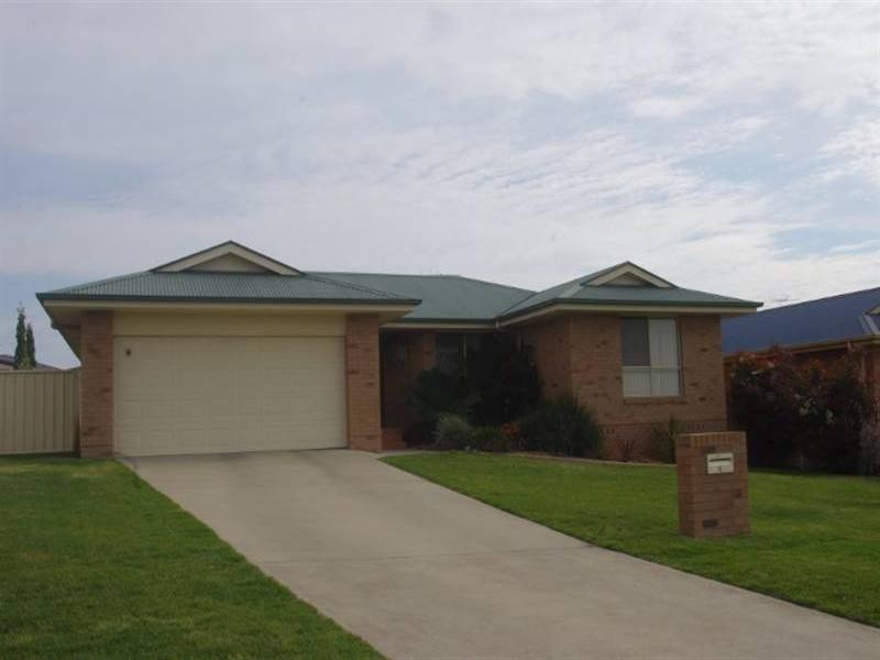 11 Crestview Place, Inverell NSW 2360
