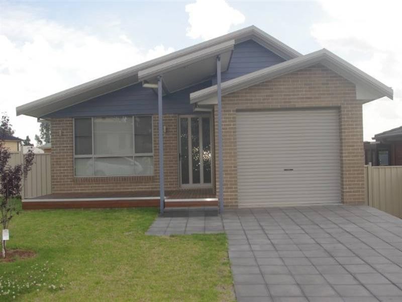 19 Kingfisher Drive, Inverell NSW 2360