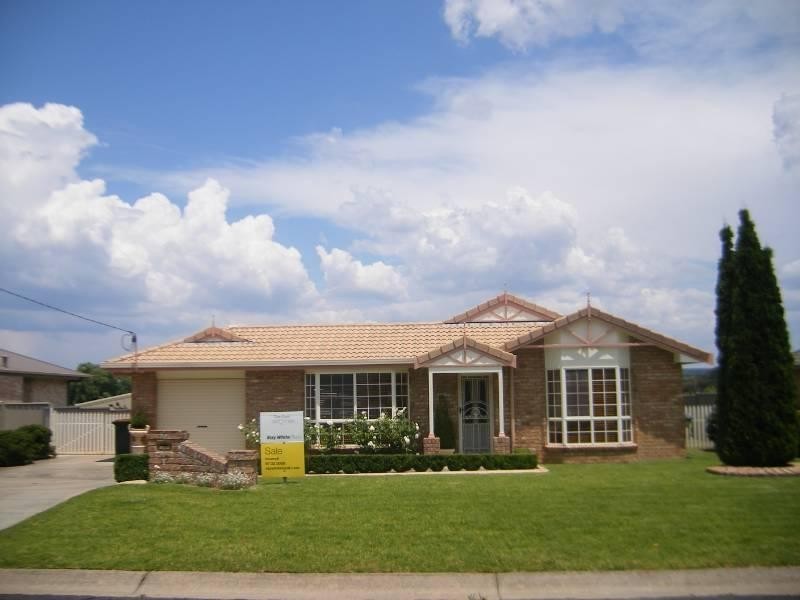 17 Brownleigh Vale Drive, Inverell NSW 2360