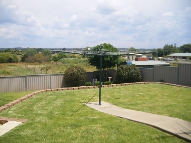 17 Brownleigh Vale Drive, Inverell NSW 2360