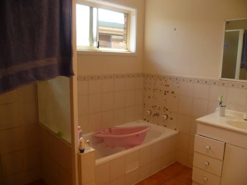 21 Angel Avenue, Inverell NSW 2360