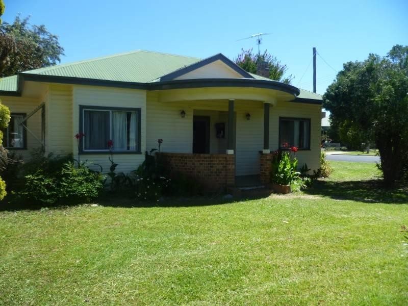 1 Avern Street, Inverell NSW 2360