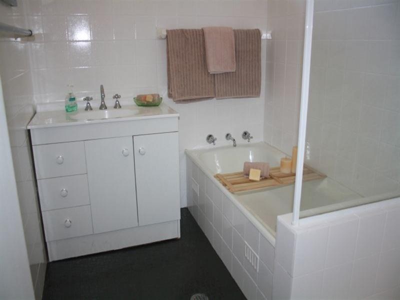 18 Vernon Street, Inverell NSW 2360