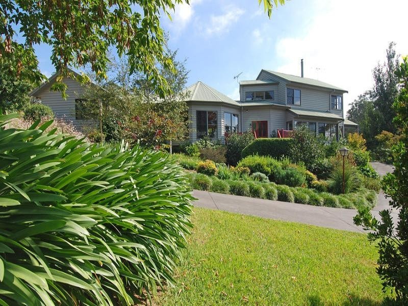 10 Parry Drive, Bowral NSW 2576