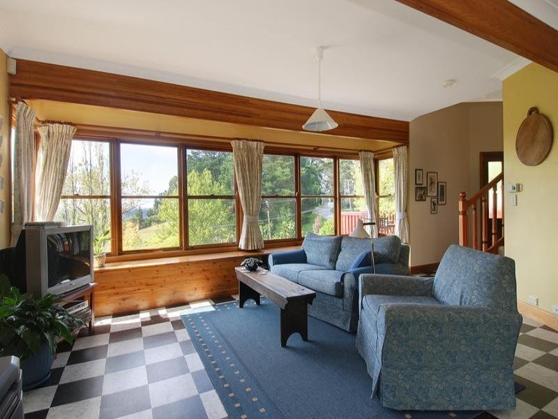 10 Parry Drive, Bowral NSW 2576