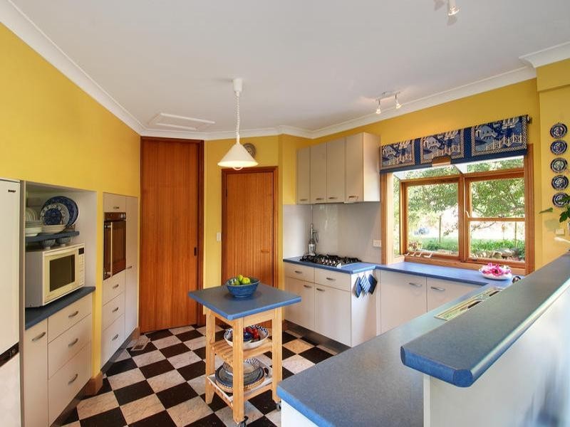 10 Parry Drive, Bowral NSW 2576