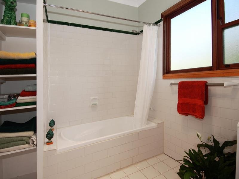 10 Parry Drive, Bowral NSW 2576