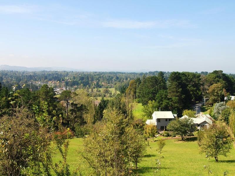 10 Parry Drive, Bowral NSW 2576