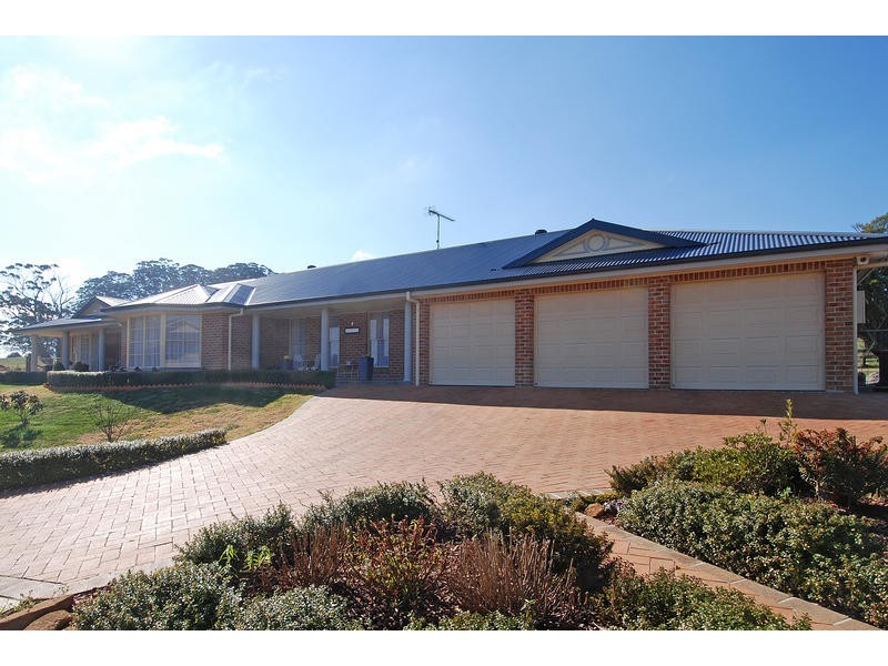 8 Barrengarry Street, Robertson NSW 2577