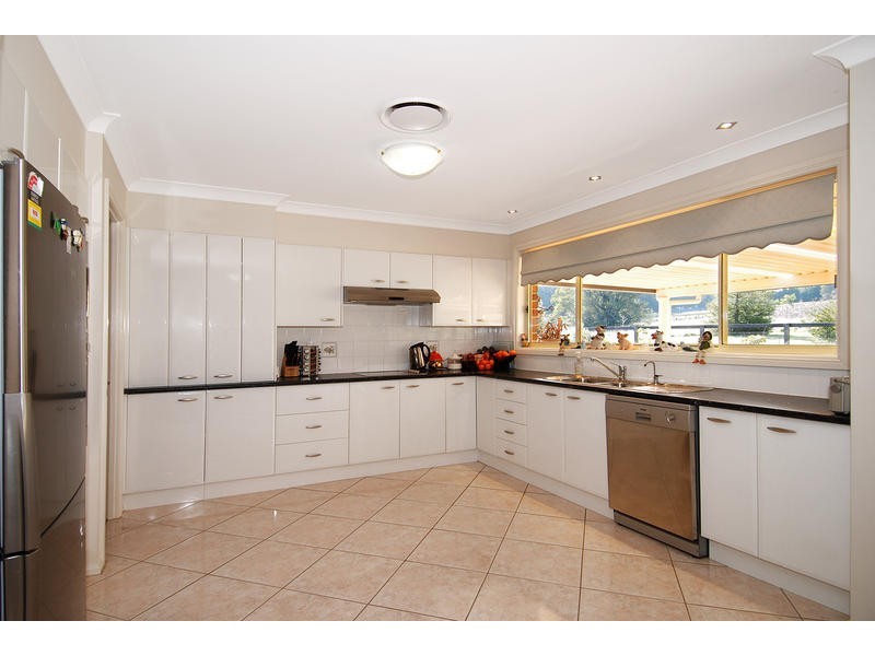 8 Barrengarry Street, Robertson NSW 2577