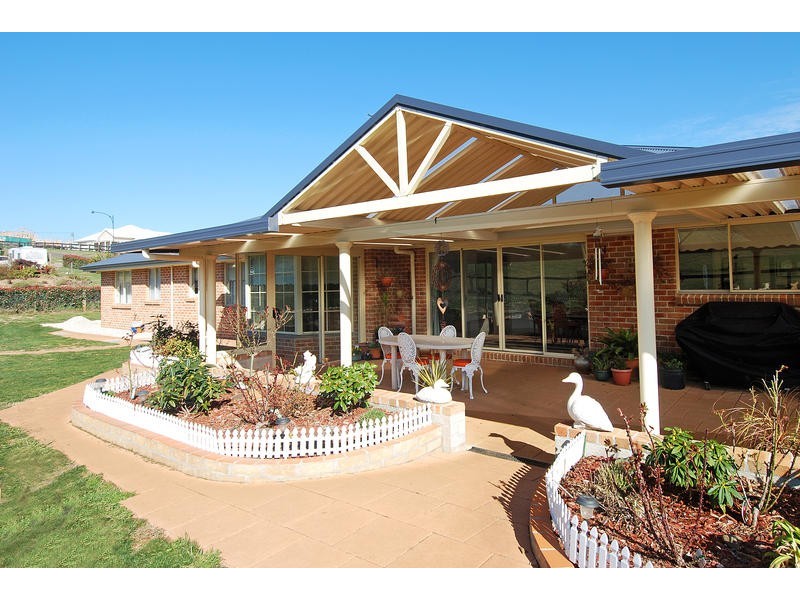 8 Barrengarry Street, Robertson NSW 2577