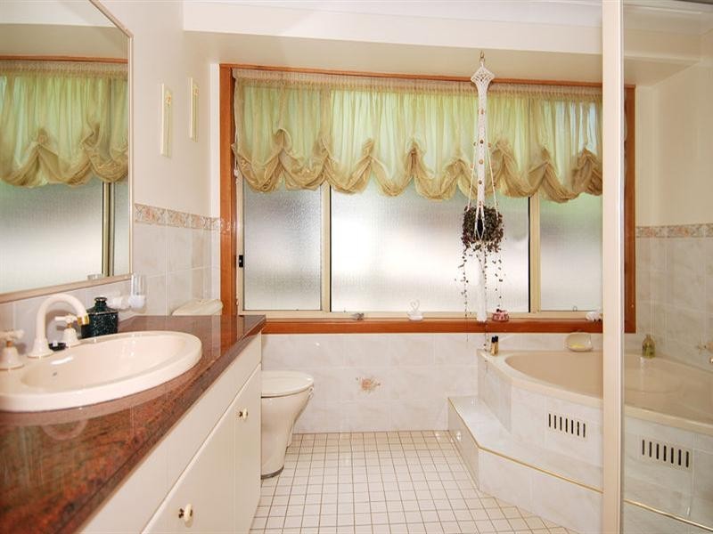 17 Linden Way, East Bowral NSW 2576