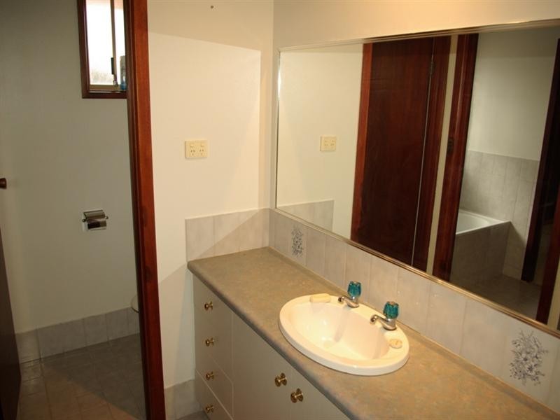 11 Simon Court, Aberfoyle Park SA 5159