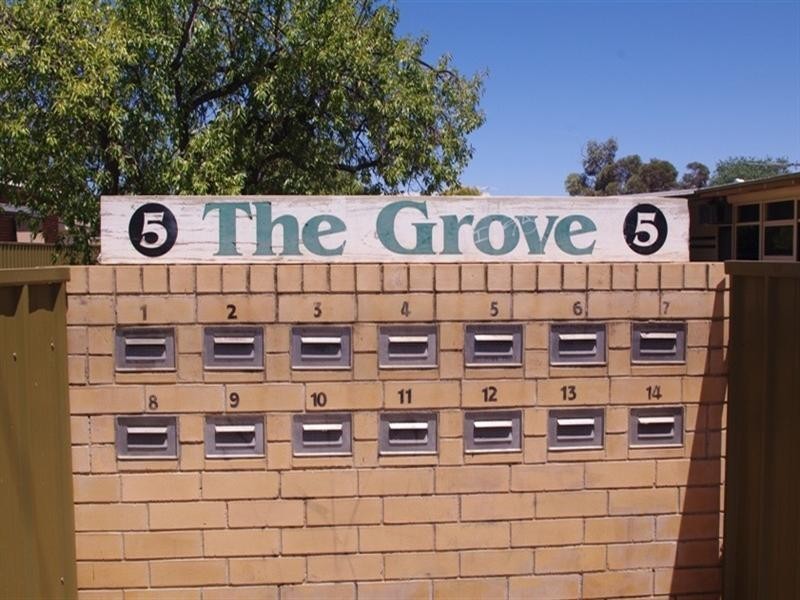 2/5 Barry Road, Oaklands Park SA 5046