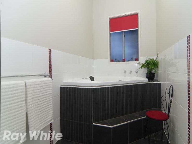 16 Salvador Street, Flagstaff Hill SA 5159