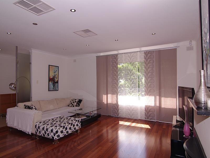 4 St Georges Terrace, Bellevue Heights SA 5050