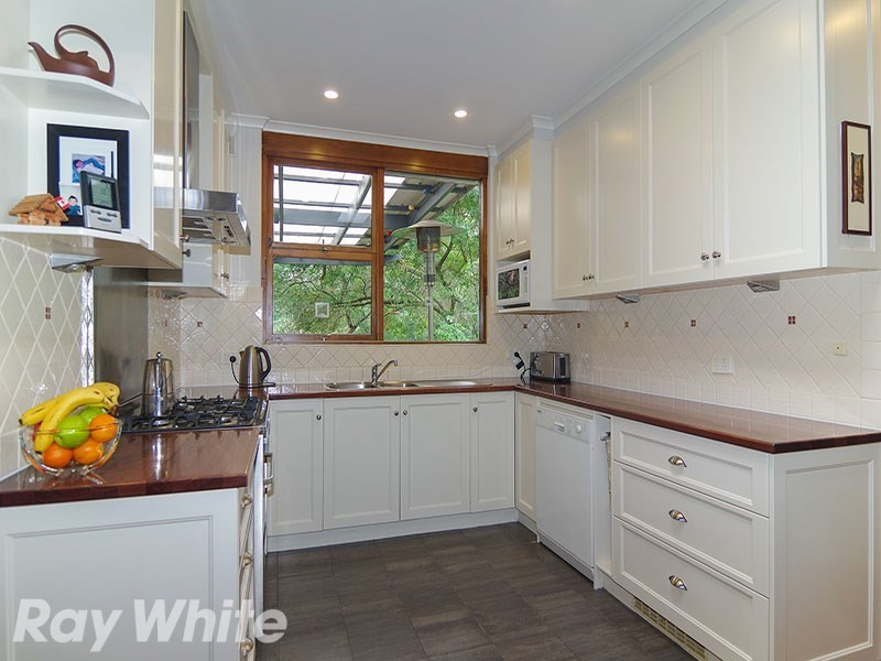 11 Douglas Street, Eden Hills SA 5050