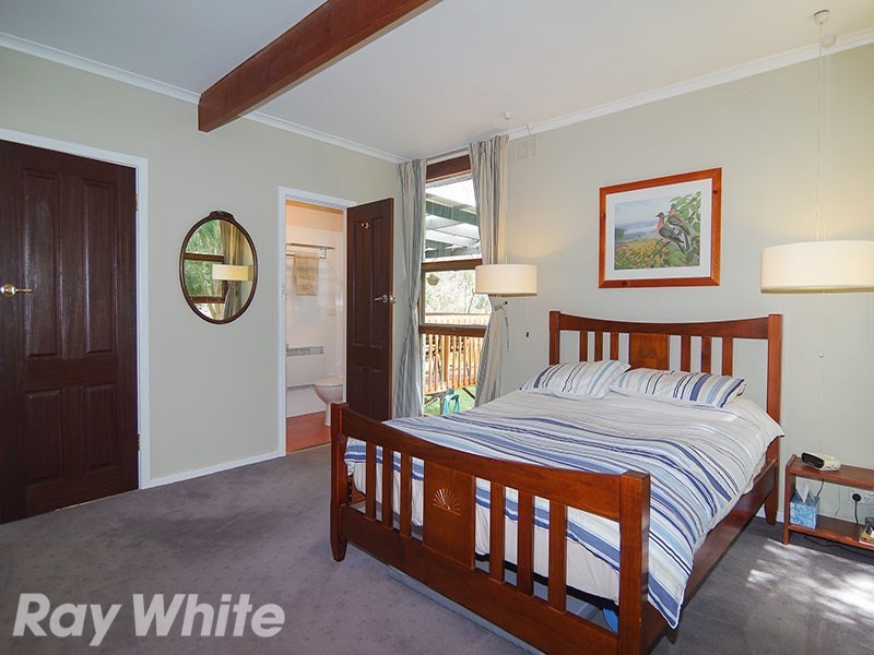 11 Douglas Street, Eden Hills SA 5050