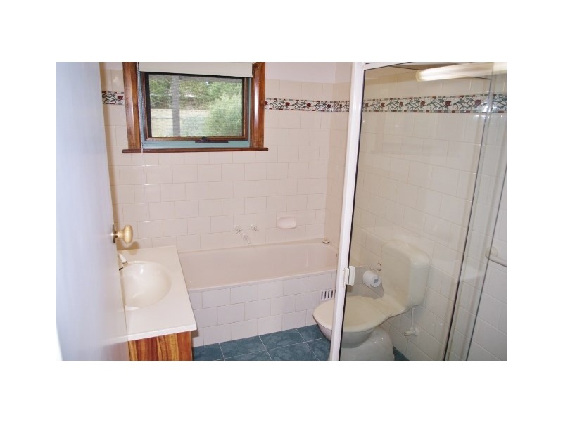 4 Hill Road, Eden Hills SA 5050