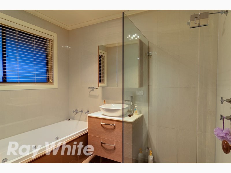 8 Baeckea Place, Eden Hills SA 5050