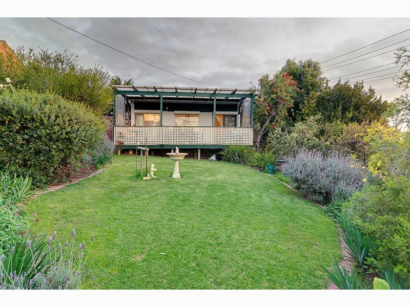 16 Hillcrest Drive, Eden Hills SA 5050