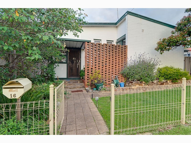 16 Hillcrest Drive, Eden Hills SA 5050