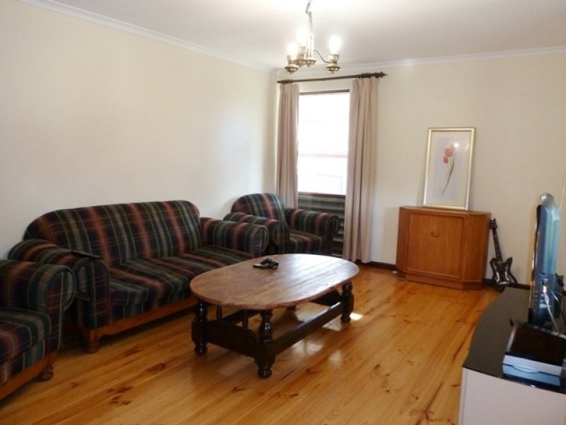 18 Elmgrove Street, Aberfoyle Park SA 5159