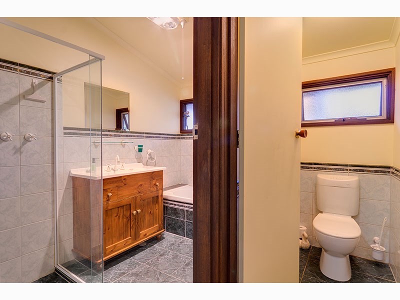 17 Ellis Avenue, Eden Hills SA 5050