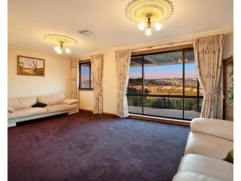 20 Freebairn Drive, Hallett Cove SA 5158