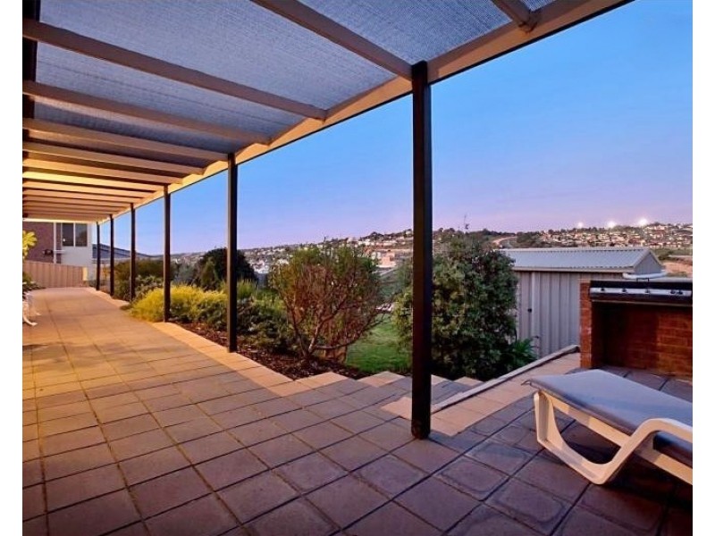 20 Freebairn Drive, Hallett Cove SA 5158