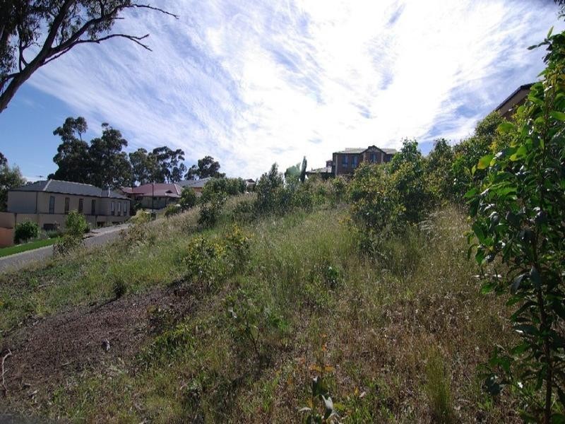 8 The Crest, Chandlers Hill SA 5159