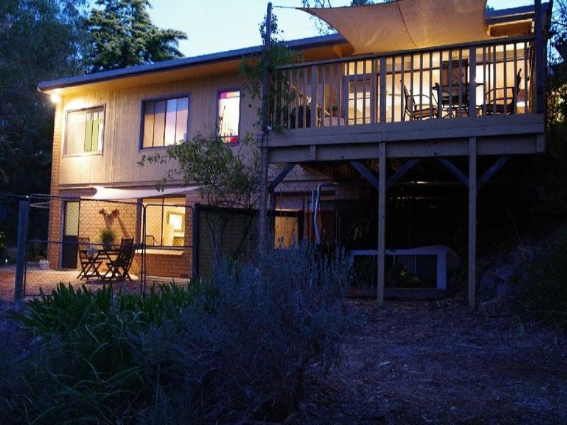 14 Glen Road, Eden Hills SA 5050