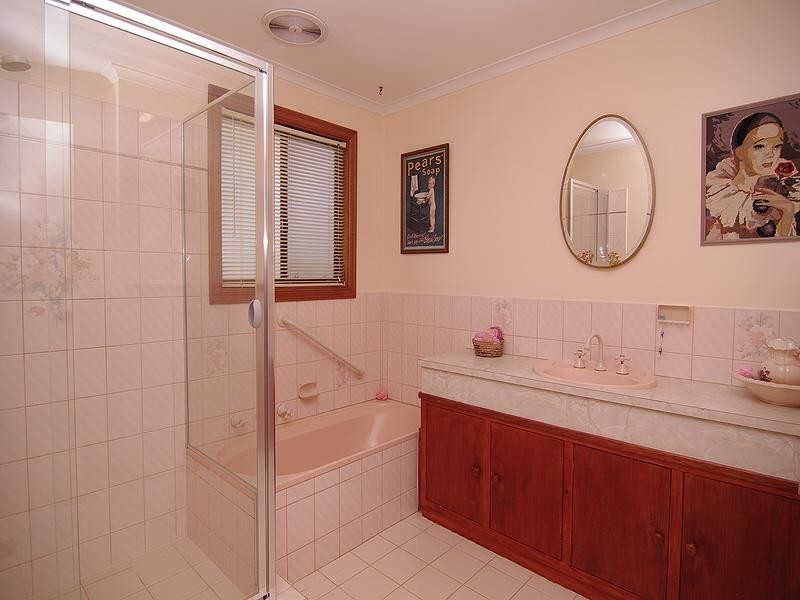 10 Sylvia Court, Coromandel Valley SA 5051