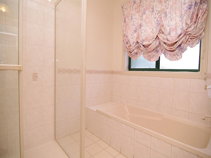 4 Yalpara Street, Eden Hills SA 5050