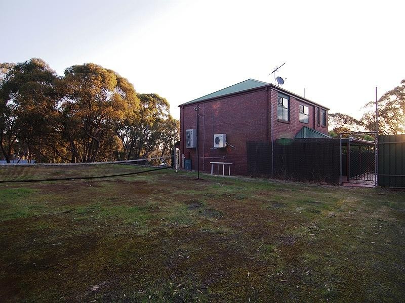 4 Yalpara Street, Eden Hills SA 5050