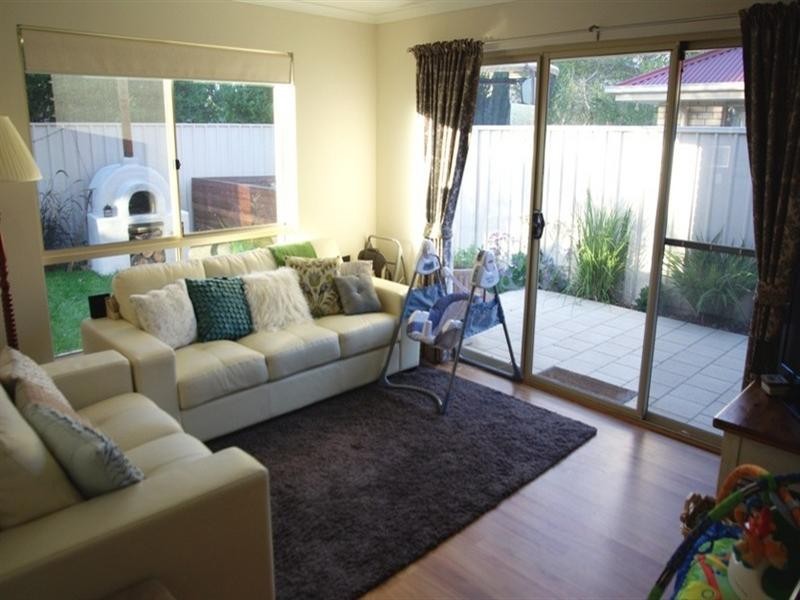 8 Berlin Terrace, Aberfoyle Park SA 5159