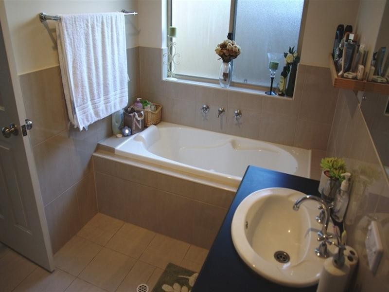 8 Berlin Terrace, Aberfoyle Park SA 5159