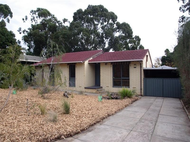 15 Redcraze Street, Aberfoyle Park SA 5159