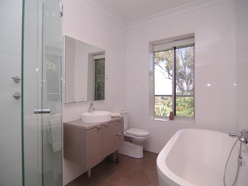 4 St Georges Terrace, Bellevue Heights SA 5050