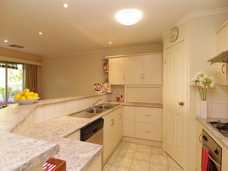 6 Parham Road, Eden Hills SA 5050