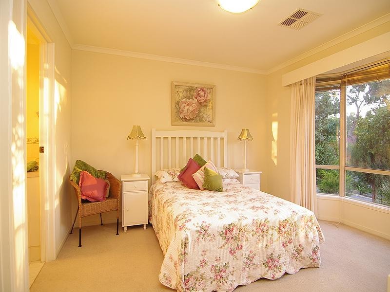 6 Parham Road, Eden Hills SA 5050