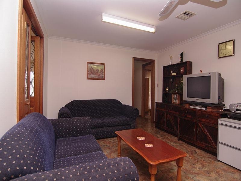 4 Domain Street, Moana SA 5169