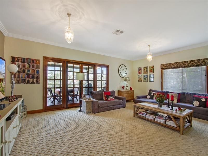 331 Lieutenant Bowen Drive, Bowen Mountain NSW 2753