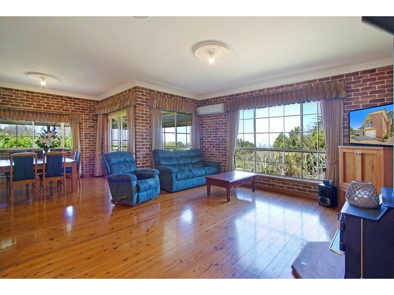 8 Douglas Road, Kurrajong Heights NSW 2758